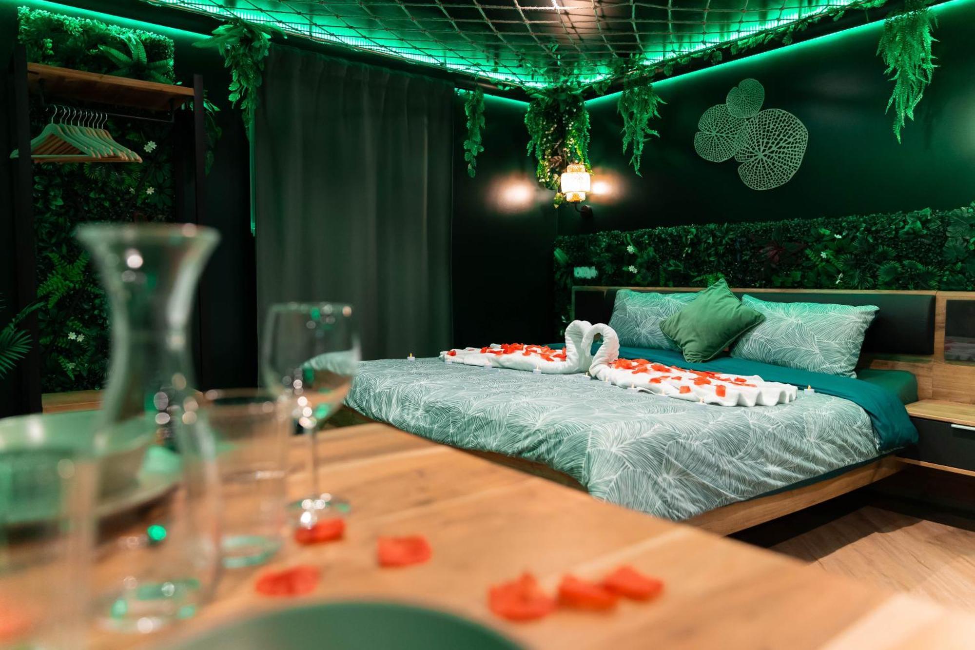 L'Oasis Tropicale, Jacuzzi, Love Room Roppenheim Kültér fotó
