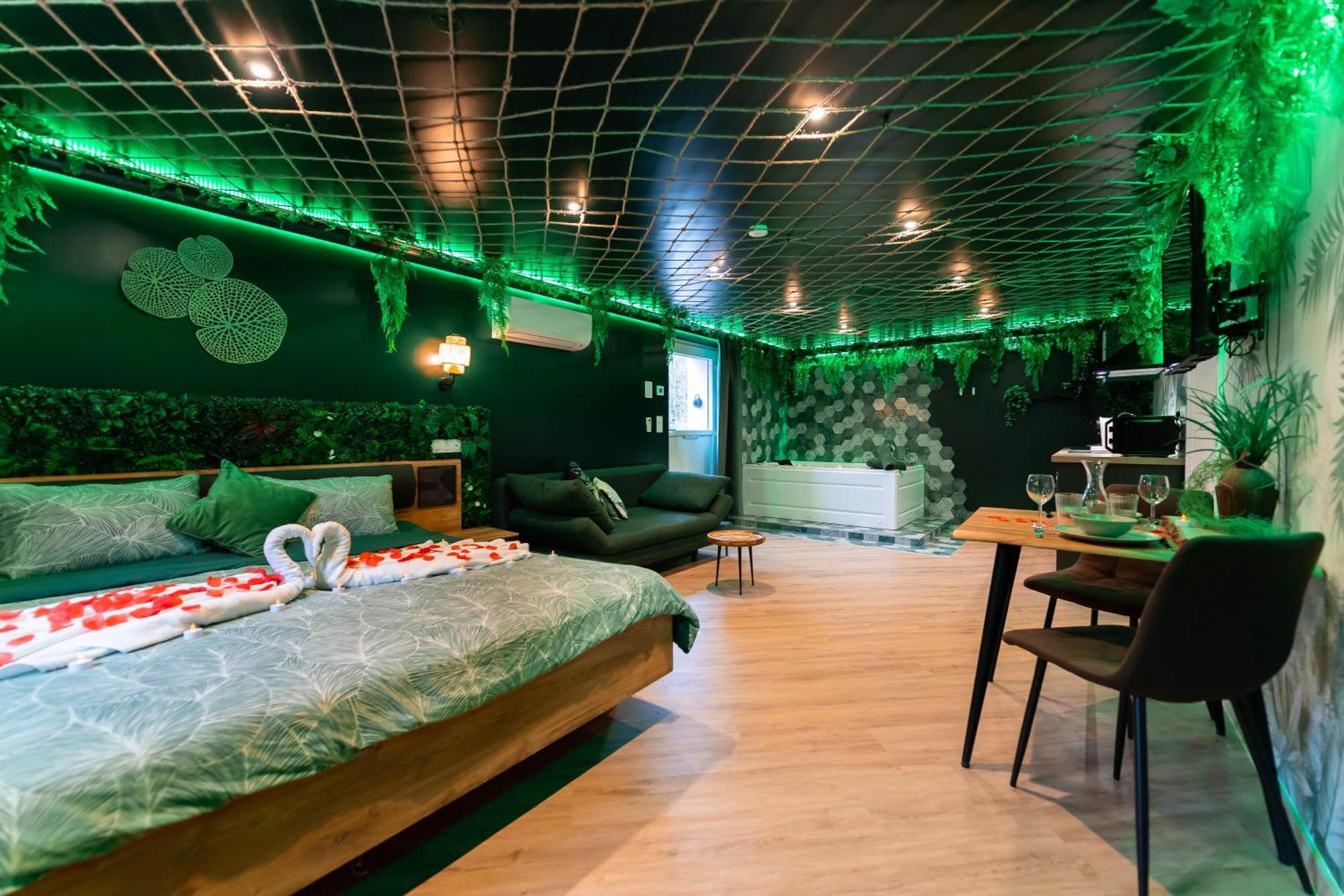 L'Oasis Tropicale, Jacuzzi, Love Room Roppenheim Kültér fotó